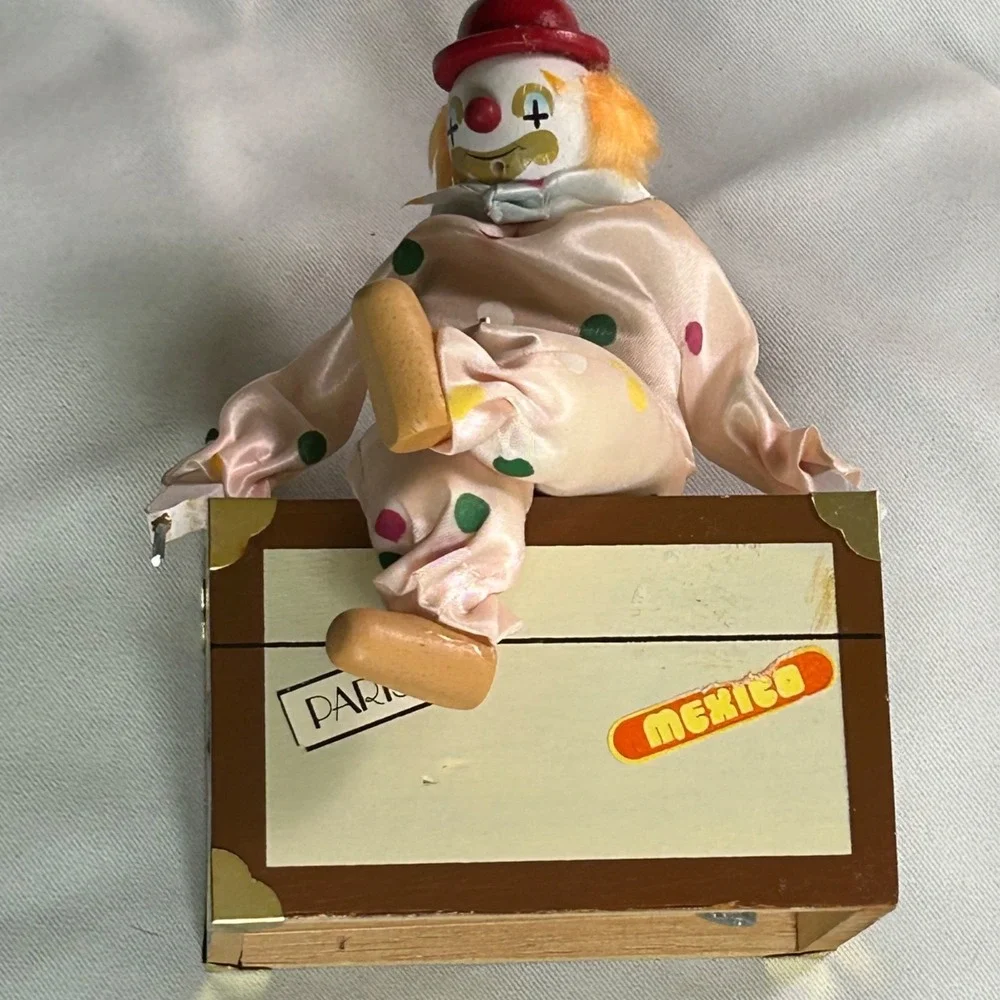 Westland Be A Clown Music Box Figurine Hat is Damaged 7